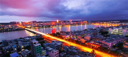 西安钟楼北边有什么景点（西安钟楼在北大街吗）